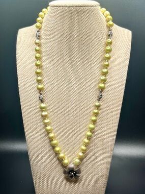 Vintage chartreuse freshwater pearl necklace sterling silver flower pendant